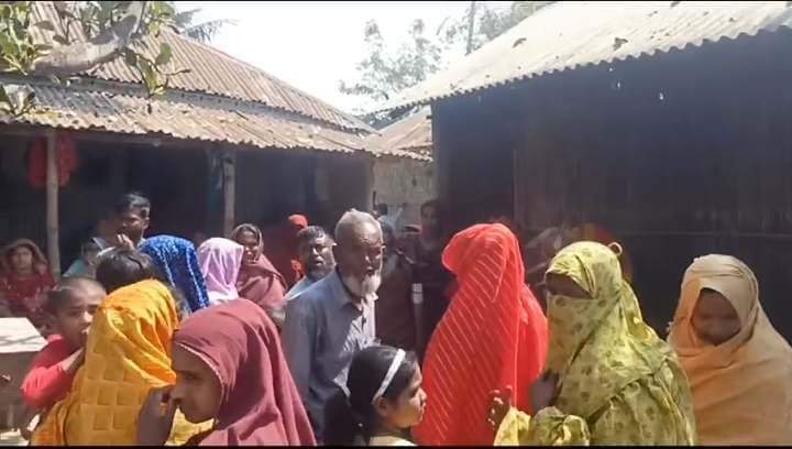 ঝিনাইদহে স্ত্রীকে মারতে গিয়ে ছেলের বটির আঘাতে মায়ের মৃত্যুর অভিযোগ