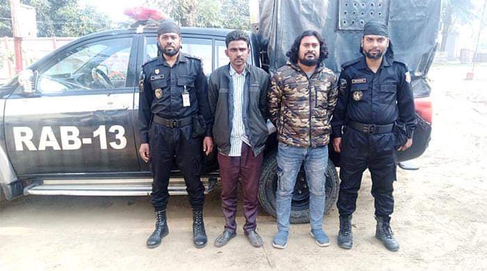 গ্যাস সিলিন্ডারে মিললো ফেনসিডিলঃগ্রেফতার ২জন।