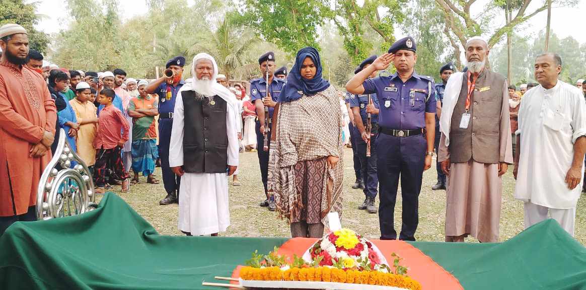 নন্দীগ্রামে বীর মুক্তিযোদ্ধার রাষ্ট্রীয় মর্যাদায় দাফন