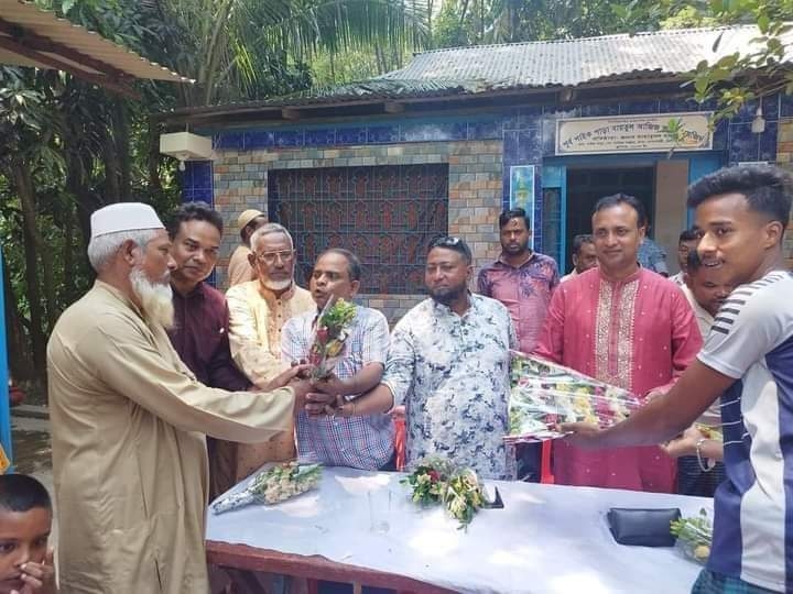 হিন্দু পরিবার দান করলেন কবরস্থানের জমি।