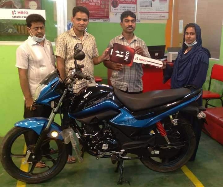 সাংবাদিক তুহিন ভালো কাজের জন্য শ্রেষ্ট সংগঠক হিসেবে মোটর সাইকেল উপহার পেয়েছেন।