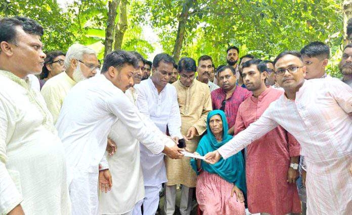 ছাত্র আন্দোলনে শহীদসহ আহত ৯ পরিবার পেল বিএনপি নেতা স্বপন ফকিরের আর্থিক সহায়তা।