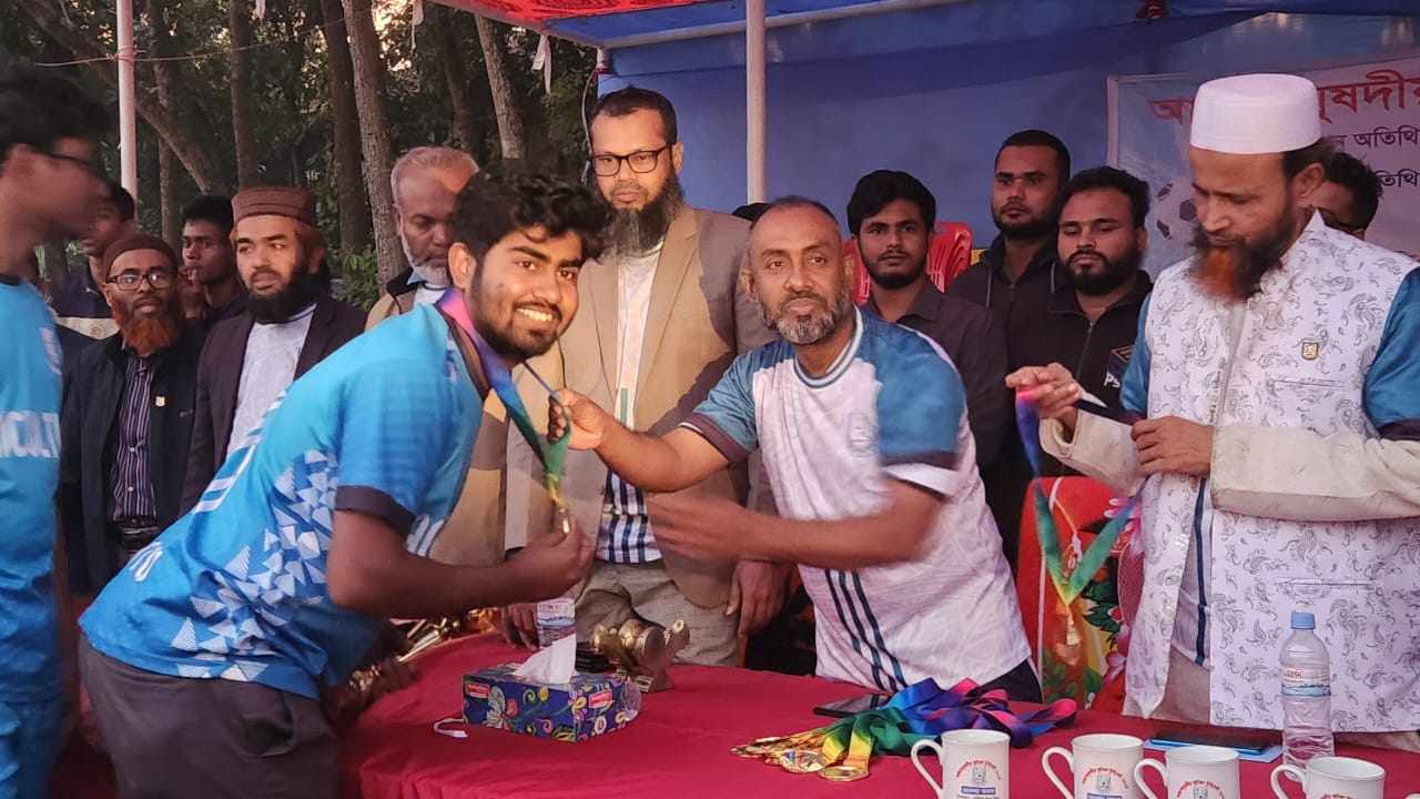 পটুয়াখালী ভার্সিটিতে আন্ত:অনুষদীয় ফুটবলে চ্যাম্পিয়ন কৃষি অনুষদ