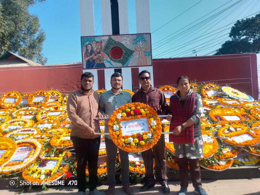 ১৬ ডিসেম্বর; জাতীয় অনলাইন প্রেস কাউন্সিল গাইবান্ধা জেলা শাখার সাংবাদিকবৃন্দের পুষ্পার্ঘ্য অর্পণ 