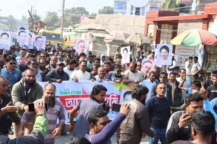 গাইবান্ধা জেলা বিএনপির সাবেক সভাপতি হামিদুল হক ছানা’র নেতৃত্বে বিশাল আনন্দ র‍্যালি