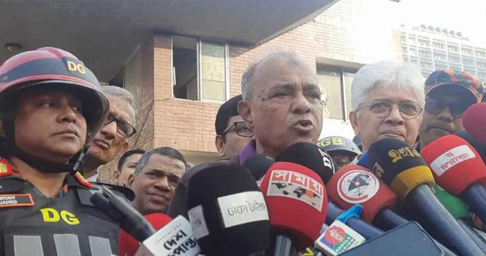 সচিবালয়ে আগুনের ঘটনায় তদন্ত কমিটি গঠনের নির্দেশ: স্বরাষ্ট্র উপদেষ্টা