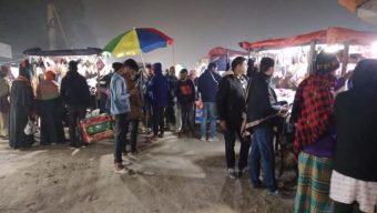 পলাশবাড়ীতে জমেছে শীত; পোষাক কেনা-কাটায় নিম্ন-মধ্যবিত্তের ভরসা ফুটপাতের দোকান