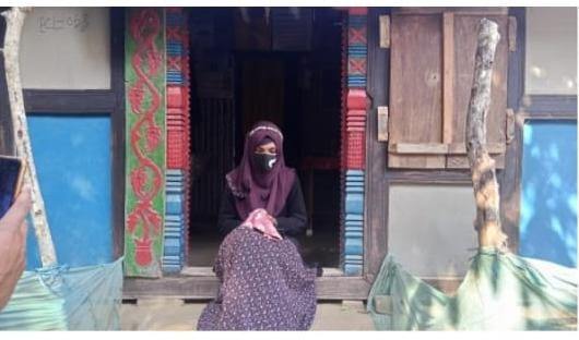 দুমকিতে বিয়ের দাবিতে প্রেমিকের বাড়িতে কলেজছাত্রীর অনশন