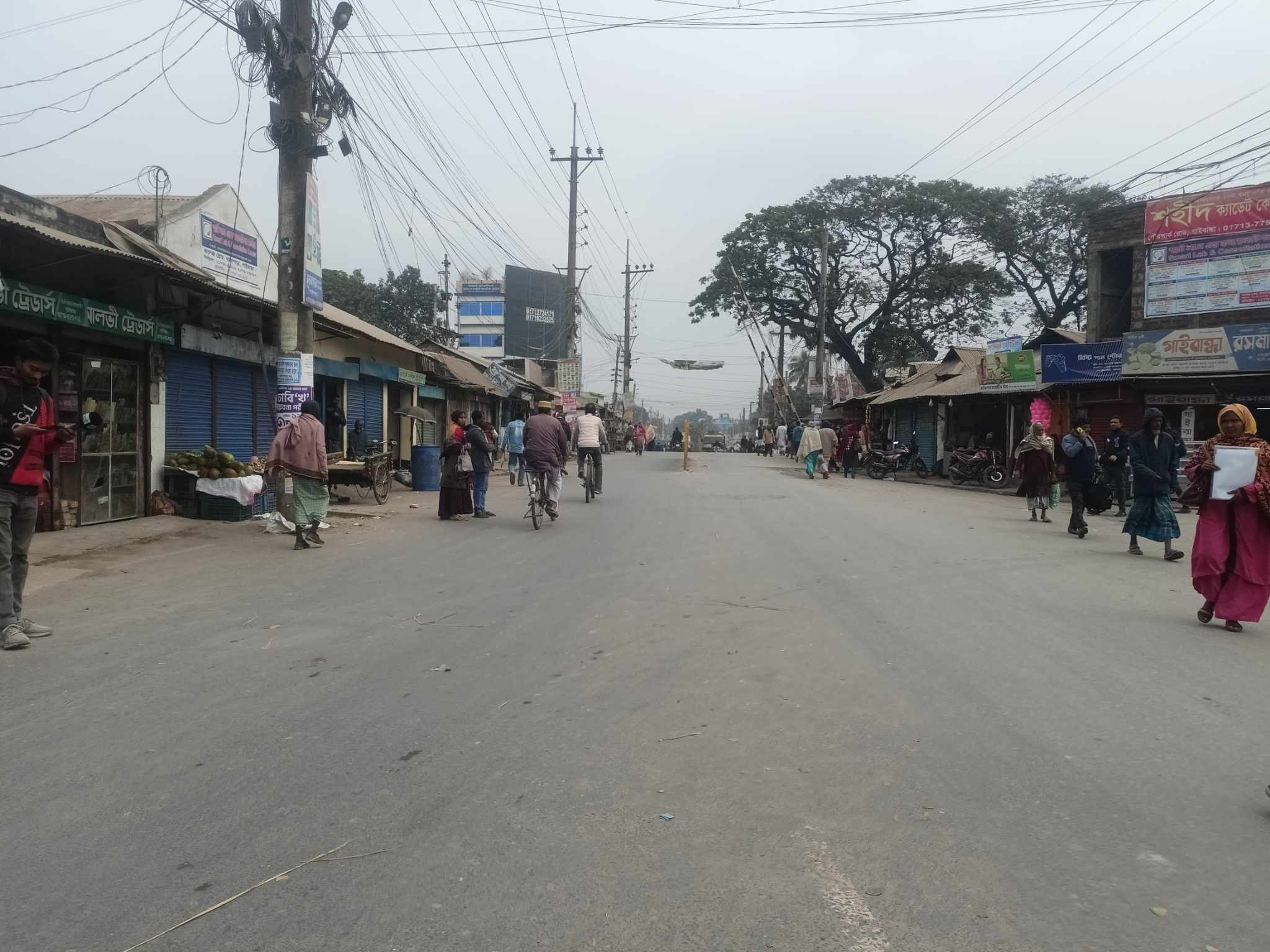 গাইবান্ধায় ব্যাটারি চালিত যানবাহন চলাচল বন্ধ-ভোগান্তিতে সাধারণ মানুষ