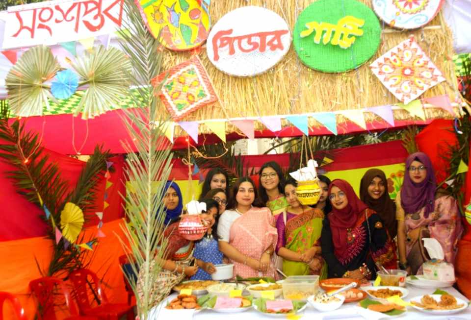 পটুয়াখালী ভার্সিটিতে পিঠা উৎসব