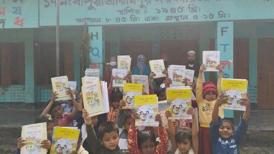 পটুয়াখালীর দুমকিতে পালন করা হলো বই উৎসব