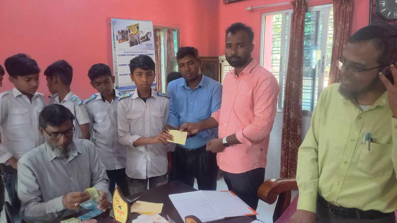 শাজাহানপুরে লুৎফর রহমান সরকার ট্রাস্টের শিক্ষা বৃত্তি পুনরায় চালু