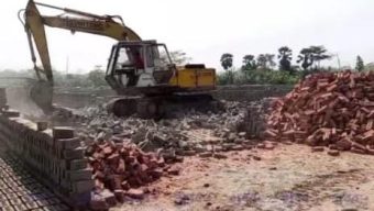 অবৈধ ইটভাটা উচ্ছেদের সময় ম্যাজিস্ট্রেট এর উপর হামলা