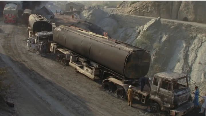 চারদিকে অস্থিরতা ও সংকটে জর্জরিত পাকিস্তান।