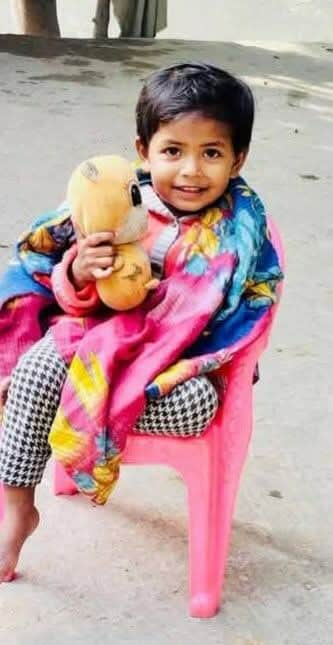 অবশেষে লাকসাম মুজাফফরগঞ্জ শিশুকন্যা নিখোঁজের এক দিন পর ডোবা থেকে মরদেহ উদ্ধার।