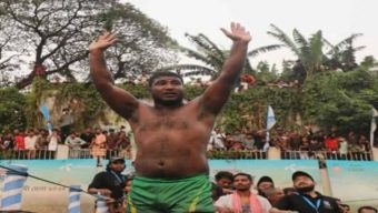 চট্টগ্রামের ঐতিহ্যবাহী জব্বার বলি খেলায় আবারও চ্যাম্পিয়ন হলেন কুমিল্লার বাঘা শরীফ।