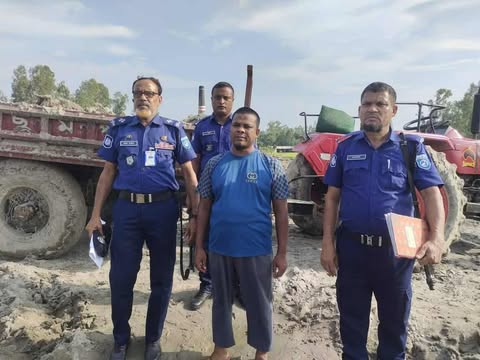 যৌথ বাহিনীর অভিযানে বালুখেকো সাবেক ইউপি সদস্য আমিনুল ইসলাম গ্রেফতার