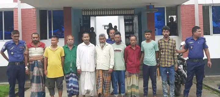 বোচাগঞ্জ  পুলিশের অভিযানে মাদক বিক্রেতা ও  জুয়া খেলার অভিযোগে গ্রেফতার-৭