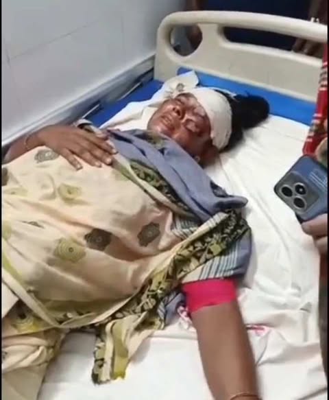 বোচাগঞ্জে নীলা রানী নামের এক মহিলাকে কুপিয়ে জখম।