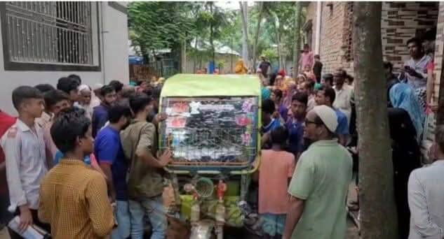 কুমিল্লার বুড়িচং ঘর থেকে  মা এবং মেয়ের লাশ উদ্ধার করেছে পুলিশ