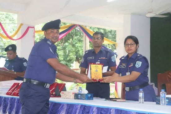 গাইবান্ধা জেলার শ্রেষ্ঠ অফিসার ইনচার্জ (ওসি) নির্বাচিত হলেন বুলবুল ইসলাম
