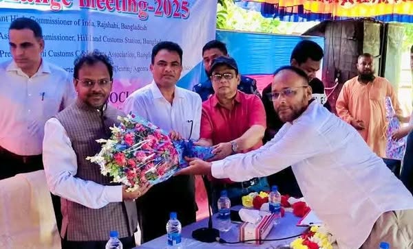 হিলি স্থলবন্দরে ব্যাবসায়ীদের সাথে ভারতীয় সহকারী হাইকমিশনারের দ্বিপাক্ষিক বৈঠক অনুষ্ঠিতঃ