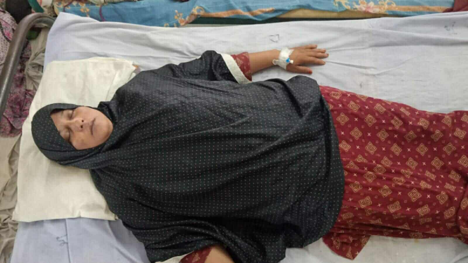 গাইবান্ধায় যৌতুকের দাবিতে গৃহবধূকে হত্যার চেষ্টা ও থানায় অভিযোগ।