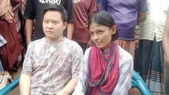 প্রেমের টানে দিনাজপুরের বিরল উপজেলার কাজীপাড়া শিমুলতলী এলাকায় চীনা নাগরিক করেছেন বিয়েও।