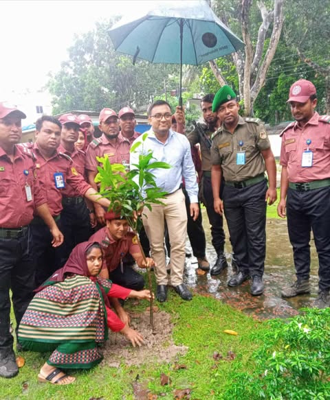 আনসার ও গ্রাম প্রতিরক্ষা বাহিনীর বৃক্ষরোপণ কর্মসূচি উদ্বোধন।