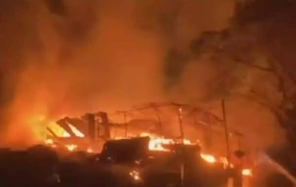 আগুনে পুড়ে ছাই হয়ে গেল ১২টি ব্যবসাপ্রতিষ্ঠান।