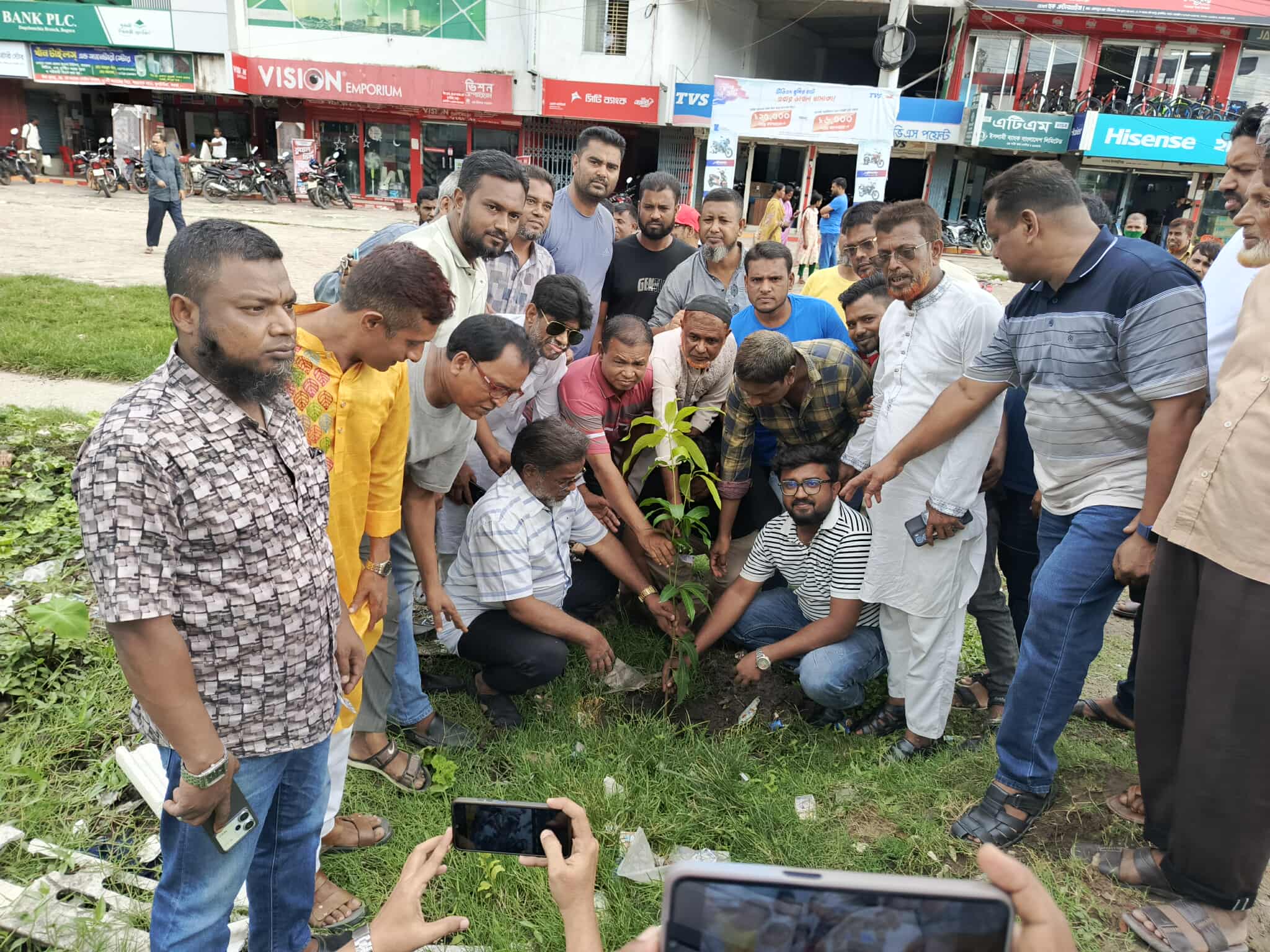 দুপচাঁচিয়া তে জাতীয়তাবাদী স্বেচ্ছাসেবক দলের ৪৫ তম প্রতিষ্ঠা বার্ষিকী উপলক্ষে রালি ও বৃক্ষরোপন কর্মসূচি।