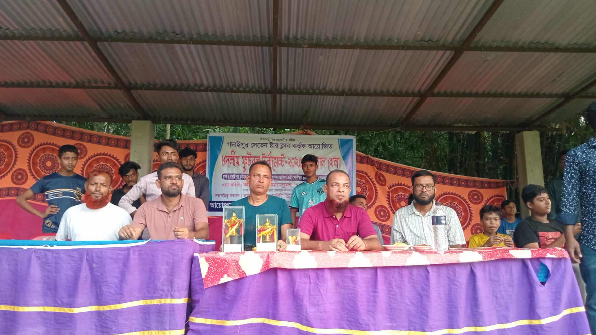 পাইকগাছায় গদাইপুর সেভেন স্টার ক্লাব আয়োজিত ৮ দলীয় ফুটবল টুর্নামেন্ট উদ্বোধন ।