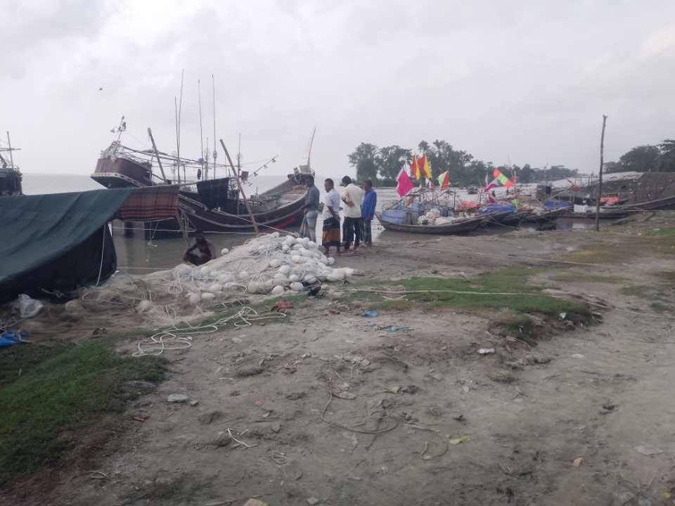 মনপুরার মেঘনায় শেষ সময়েও দেখা মিলছে না কাঙ্ক্ষিত ইলিশ, হতাশায় জেলেরা