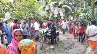 গাইবান্ধা জেলার সাদুল্লাপুরে হাসান পাড়া গ্রামে ঝোপের ভেতর থেকে মহিলার লাশ উদ্ধার, এলাকায় চাঞ্চল্য।