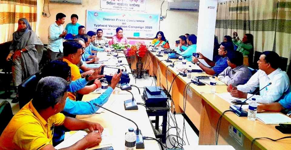 খাগড়াছড়িতে টাইফয়েড টিকা দান কর্মসূচি নিয়ে,জেলার সাংবাদিকদের সাথে মতবিনিময় সভা অনুষ্ঠিত।