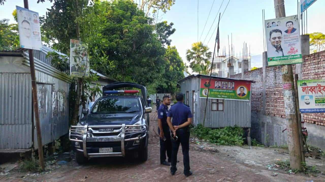 নিউইয়র্কে হামলায় অংশ নেয়া আওয়ামী লীগ নেতা জাহিদের বাড়িতে ডিম নিক্ষেপ।