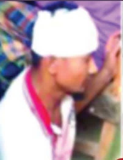 চুরি করতে গিয়ে এলাকাবাসির হাতে জামাই চোর আটক ও গনদোলাই।