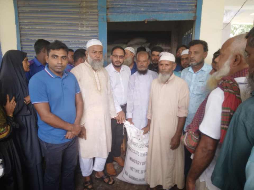 মনপুরায় নিবন্ধিত জেলেদের মাঝে ভিজিএফ কার্ডের চাল বিতরন অনুষ্ঠিত
