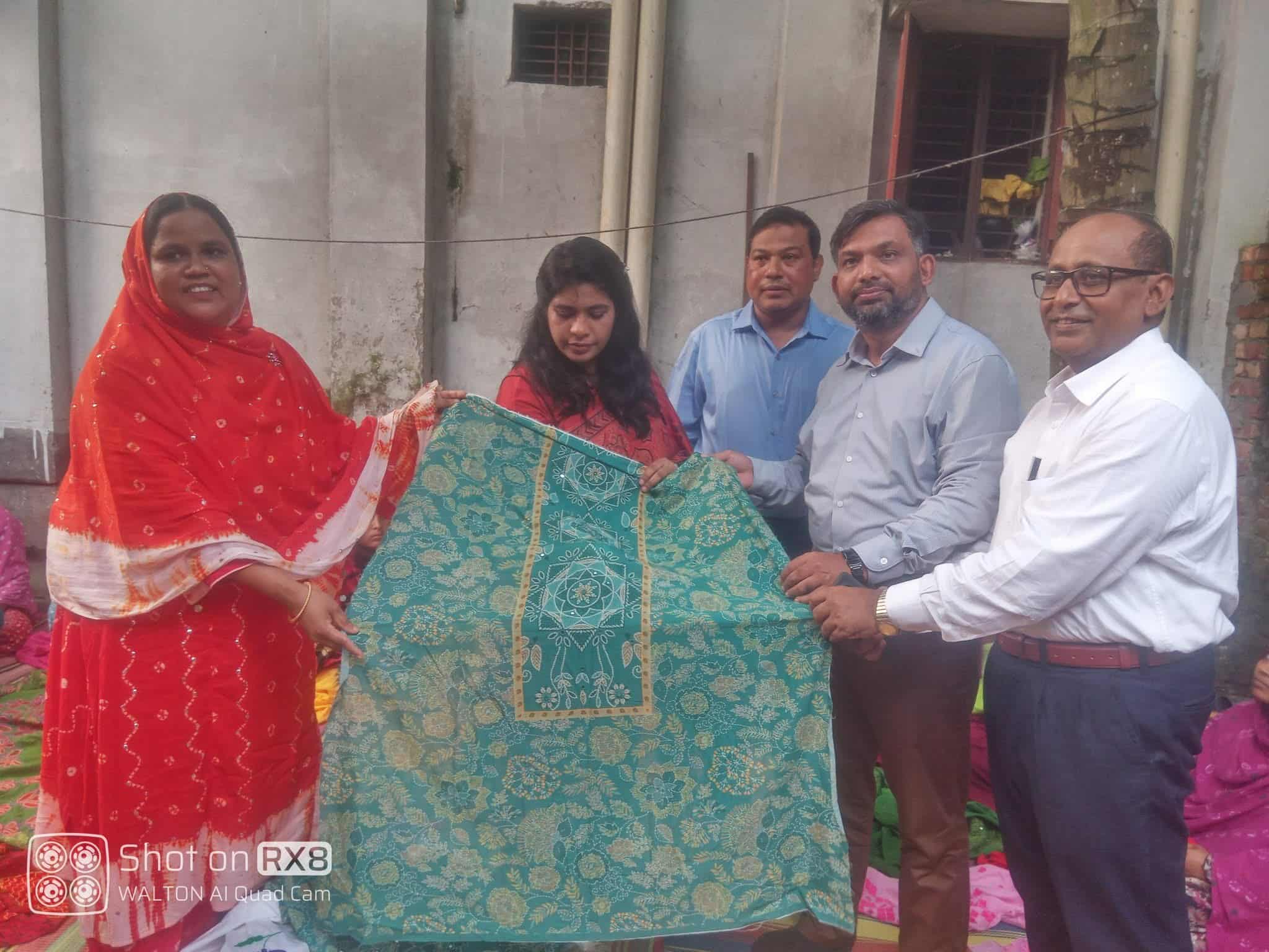 মিতু এমব্রয়ডারি পল্লী” পরিদর্শন করেন জেলা প্রশাসক চৌধুরী মোয়াজ্জম আহমদ।