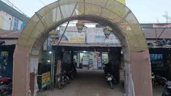 পলাশবাড়ী এসএম পাইলট সরকারি উচ্চ বিদ্যালয়ের মার্কেট ভেঙে ব্যক্তিগত মার্কেটের রাস্তা তৈরি – জনমনে ক্ষোভ