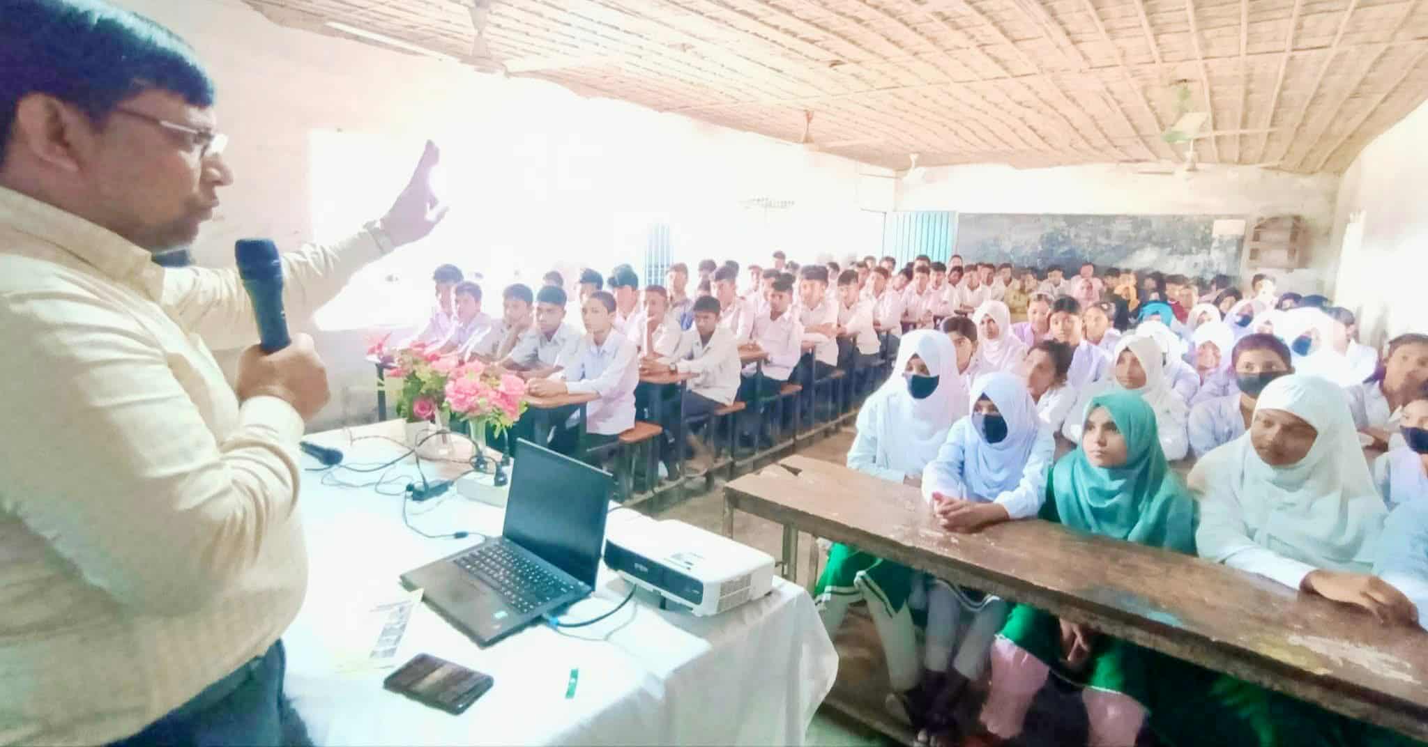 জাতীয় নিরাপদ সড়ক দিবসে আলোচনা সভা অনুষ্ঠিত