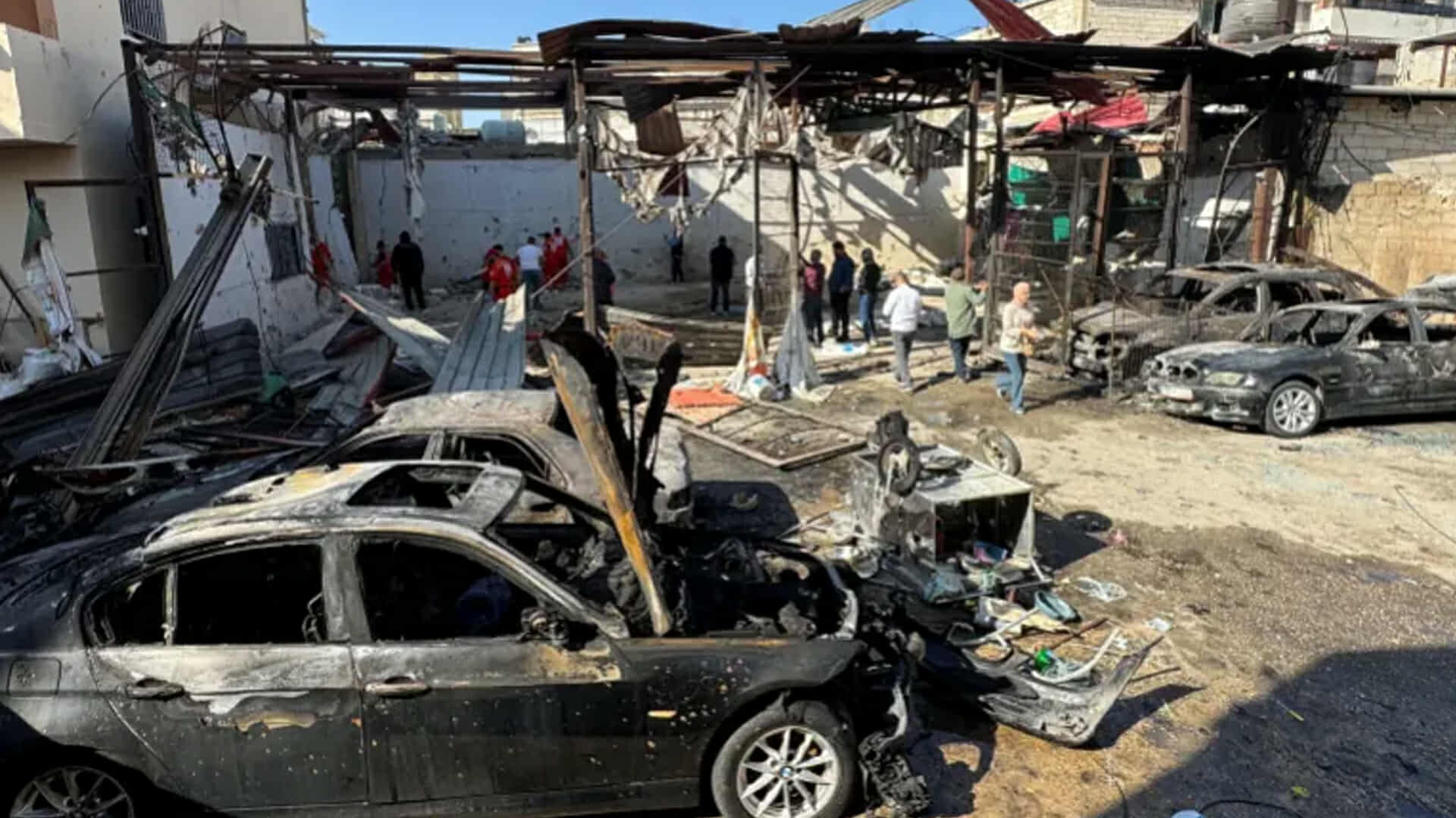 লেবাননে শরণার্থী শিবিরে ইসরাইলি বিমান হামলায় নিহত ১৩