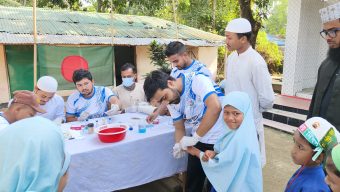 বিজয় দিবসে হাসি মুখ ইয়ুথ এন্ড সোশ্যাল ডেভেলপমেন্ট ফাউন্ডেশনের উদ্যোগে বিনামূল্যে রক্তের গ্রুপ নির্ণয় কর্মসূচি সম্পন্ন