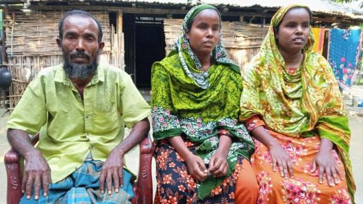 পৃথিবীর আলো থেকে বঞ্চিত একই পরিবারের যমজ দুই কন্যা সন্তান।