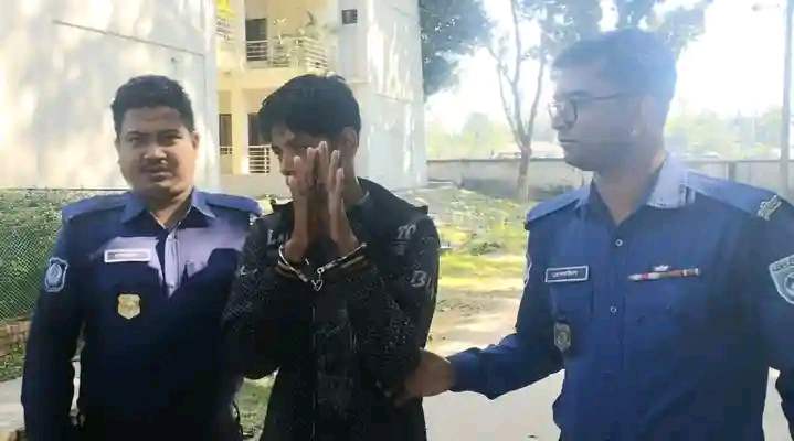 বোচাগঞ্জে মাদক ডিলার ফাহিমকে ৬ মাসের কারাদন্ড দিয়েছে ভ্রাম্যমান আদালত