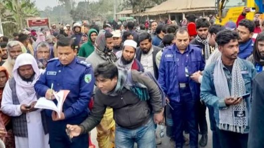 ট্রাকের চাকায় পিষ্ট হয়ে অন্তঃসত্ত্বা নারী নিহত।