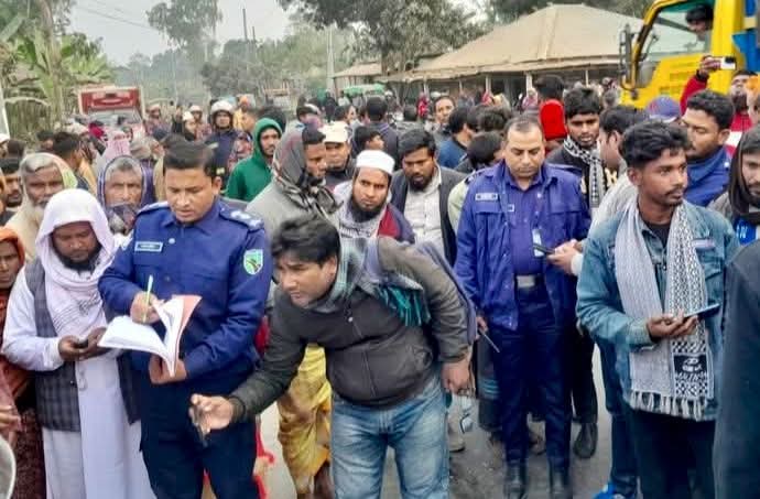 ট্রাকের চাকায় পিষ্ট হয়ে অন্তঃসত্ত্বা নারী নিহত।