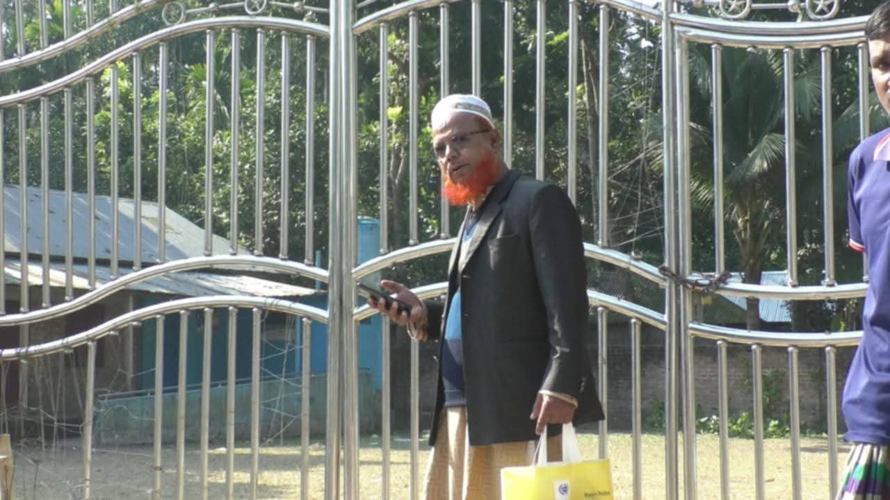 নিয়োগ বানিজ্যে এবং গাছ কাঁটার অভিযোগ মাদ্রাসা সুপারের বিরুদ্ধে।