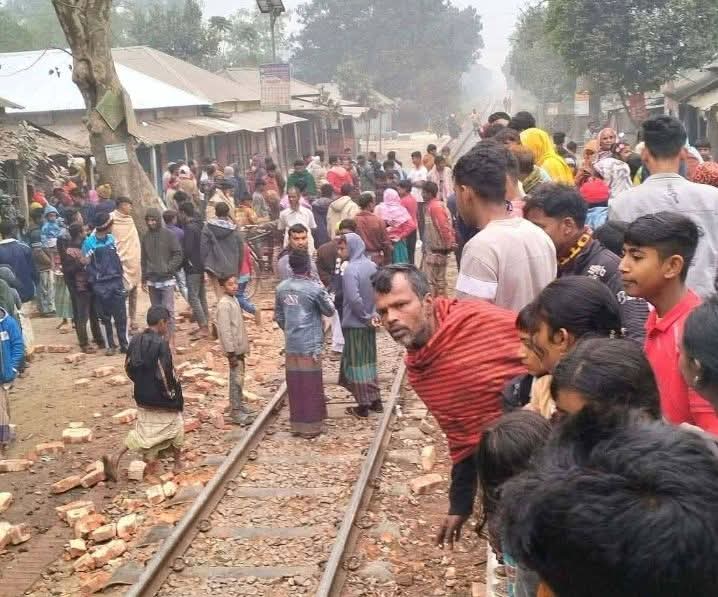 গাইবান্ধায় ট্রেনের সঙ্গে পাওয়ার টিলারের সংঘর্ষ
