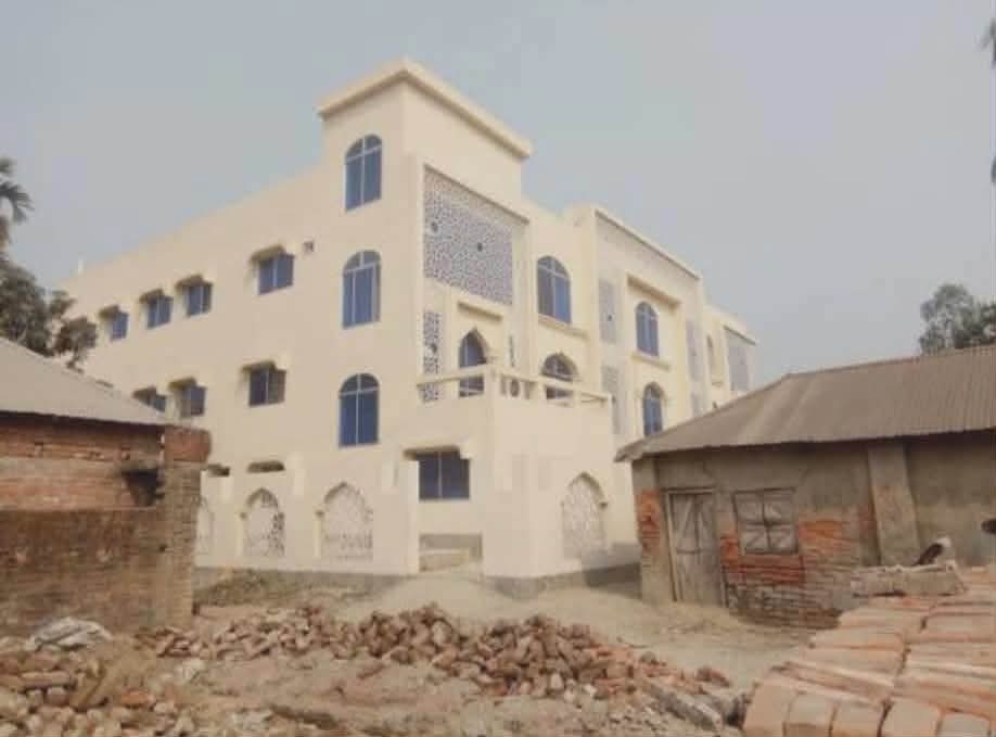 অফিসের হাটের বেদখল জায়গা উদ্ধারে জোর দাবি।